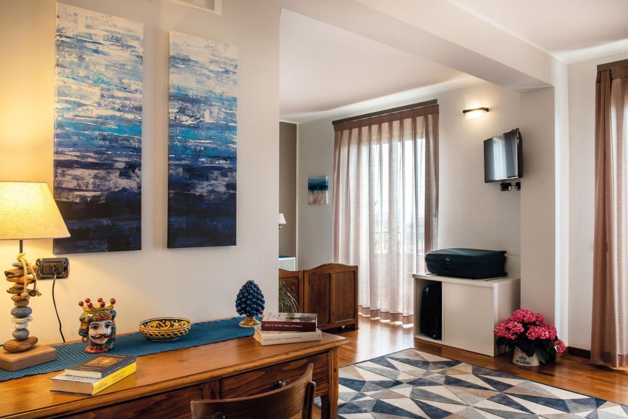 Torrevarata - Guest Rooms Santa Teresa Di Riva Exterior foto